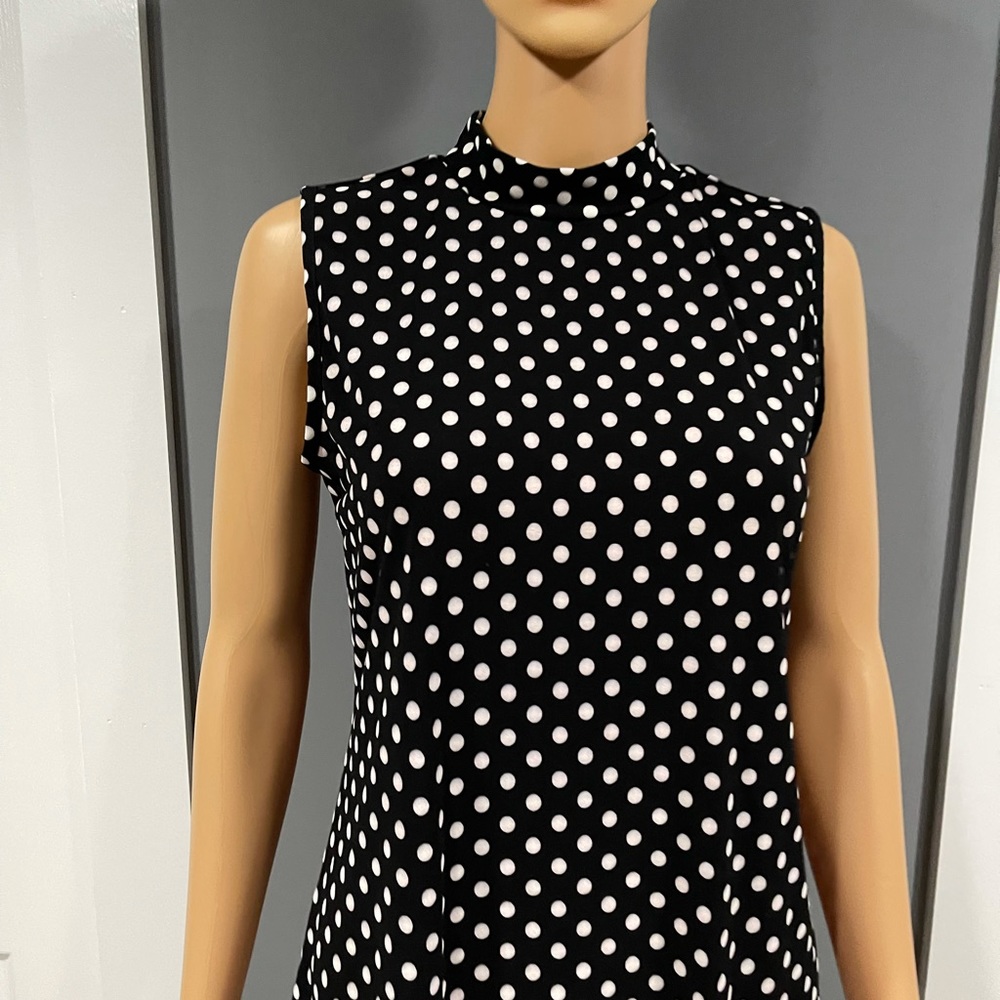 LOVE BY DESIGN Bllie Mock Neck Sleeveless Top - Picture 3 of 8